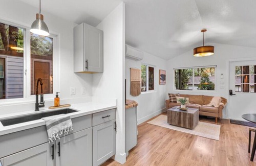 Dunsmuir Cabin | Cozy Modern Cabin with Kitchen & Pet-Friendly Amenities