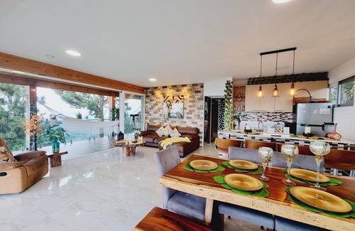 El Palmar House | Modern Cabin for 8-12 tall people from the maria