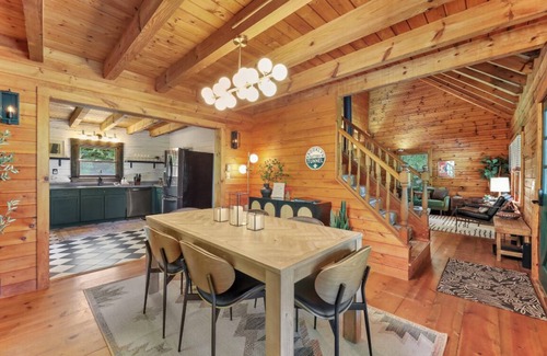 West Stockbridge Cabin | Top-Rated Modern Cabin with Breakfast Near Tanglewood