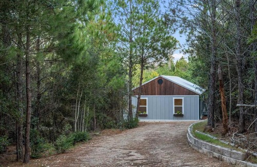 Bastrop House | Modern Cabin Retreat in Pine Forest Near Austin