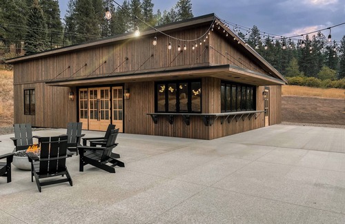 Clancy Cabin | Pet-Friendly Modern Cabin with Fire Pit on 10 Acres