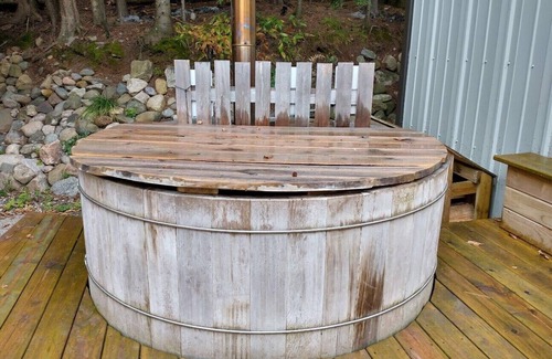 Crandon Cabin | Modern Cabin Retreat on Lake Lucerne with Spa & Hot Tub