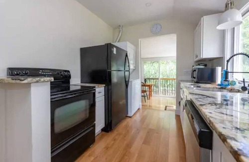 South Kingstown House | Renovated Modern Cabin on Narrow River with Oceanfront Pool