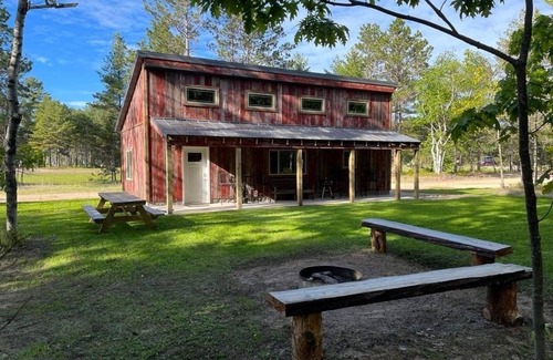 Au Train Cabin | Experience Au Train: Lake Superior Access & Pet-Friendly Stay
