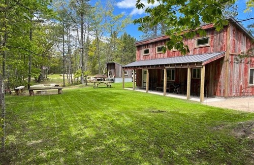 Au Train Cabin | Experience Au Train: Lake Superior Access & Pet-Friendly Stay