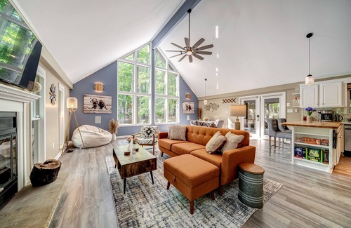 The Woods Cabin | Perfect Cabin Retreat with Hot Tub, Fire Pit & Pet Access