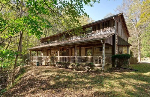 Hendersonville House | Inviting Cabin with Private Pool Near Nashville
