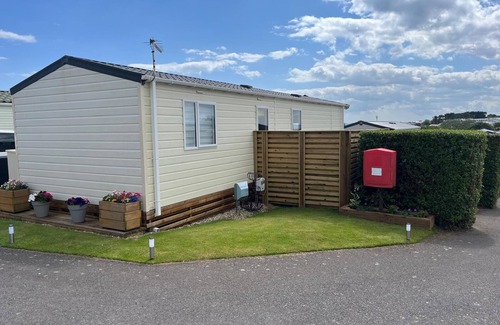 Exmouth House | Modern caravan within walking distance to the beach!