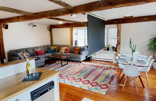 Flemington Cottage | Chic Carriage House with Ocean Views & Spa Access