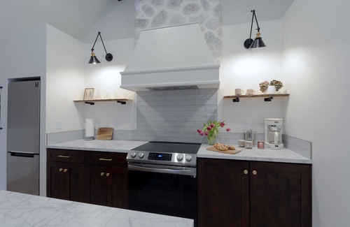 Maple Bay House | New Carriage House: Oceanfront Retreat Near Trails