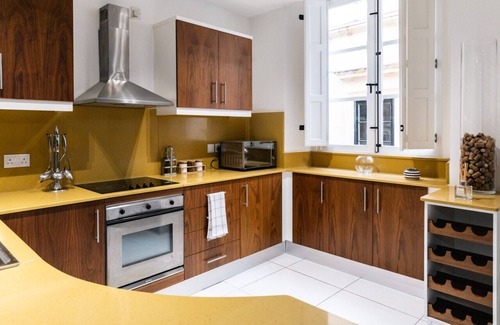 Valletta Apartment | Stylish Central 2BR Flat with Spa in Valletta