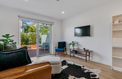 Battery Point Apartment | Stylish Central Apartment Near Salamanca, Family Friendly Stay