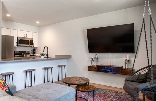 Barton Hills Condo | Modern Central ATX Condo - Steps from Zilker Park & Lake