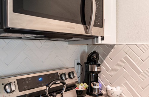 Barton Hills Condo | Modern Central ATX Condo - Steps from Zilker Park & Lake