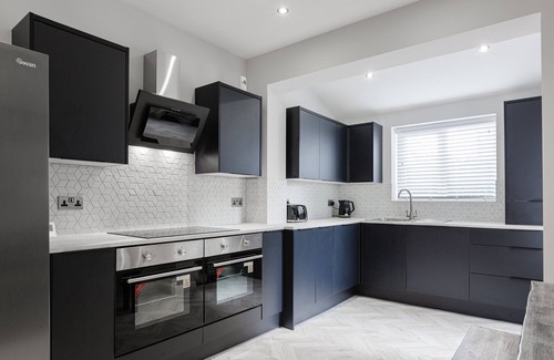 Liverpool House | Stylish Central Liverpool Home - Sleeps 12 & Free Parking