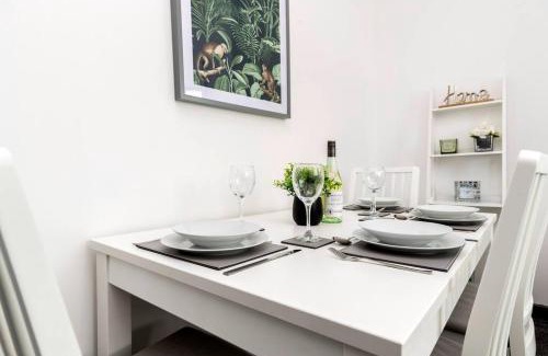 Darlington Apartment | Stylish House Steps from Town Centre - Rated 9.5/10