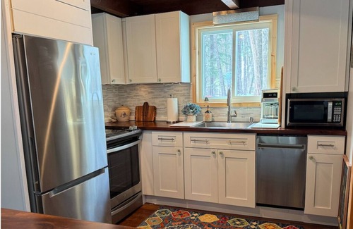 Eidelweiss Village Ski Chalet | Modern Chalet: 3-BDRM Pet Friendly with Ocean View