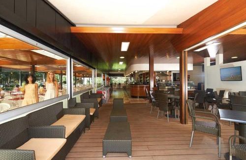 Baia Domizia Ski Chalet | Relax at Belvilla by OYO Baia Domizia Villaggio Camping