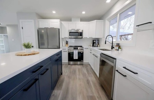 Grande Prairie House | Modern Charm | Full House | Free WI-FI