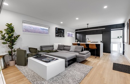 Museum District House | Stylish Retreat in the Heart of the City - Guest Rated 10/10