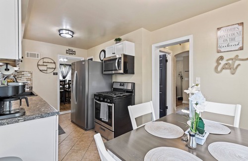 Milwaukee House | Stylish Family Home with Spa & Hot Tub - 10/10 Guest Rated