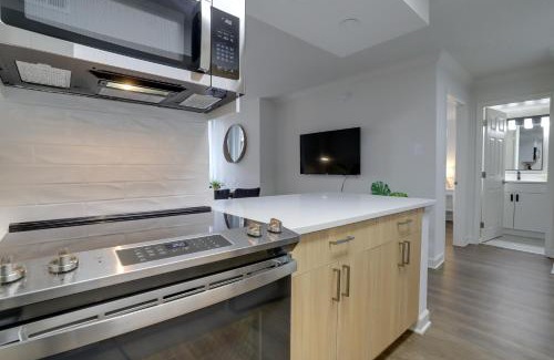 Pentagon City Apartment | Stylish Apartment with Rooftop & Pool Near Pentagon City