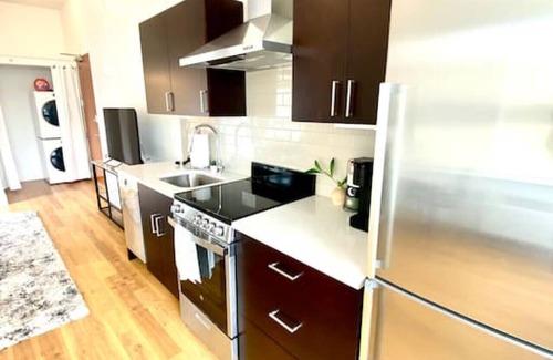 Cherry Creek Apartment | Contemporary Cherry Creek Studio with Family-Friendly Amenities