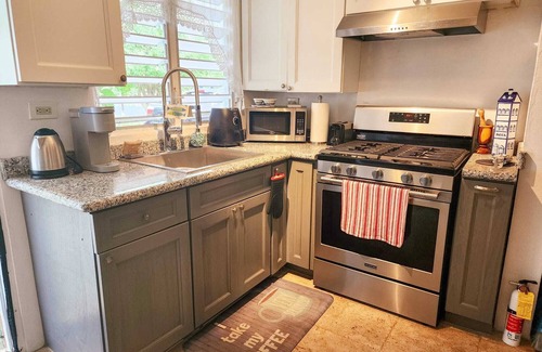 Estate Whim Apartment | Stylish 1BR Apartment with Island Fruit Garden & Kitchen