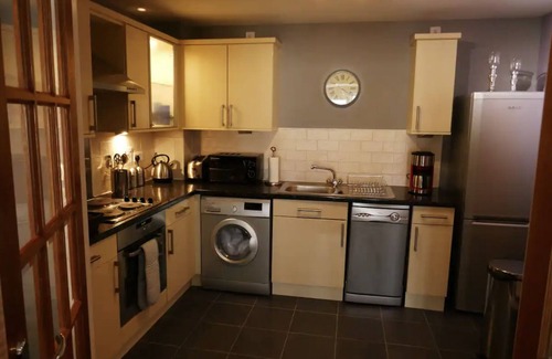 Leith Apartment | Modern Chic Apartment with Free Parking and Gym Access