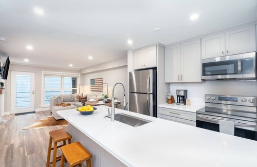 Telluride Condo | Chic Ski Retreat with Electric Fireplace & Spa Amenities