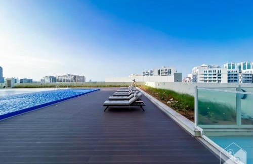 Al Barsha Apartment | Stylish Studio in Dubai with Balcony & Oceanfront Views