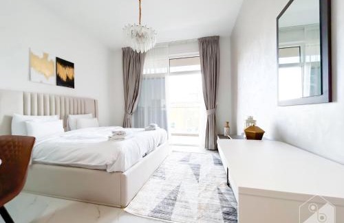 Al Barsha Apartment | Stylish Studio in Dubai with Balcony & Oceanfront Views