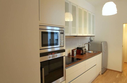 Brigittenau Apartment | Modern City Apartment with Balcony - Guest Rated 10/10