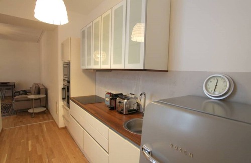 Brigittenau Apartment | Modern City Apartment with Balcony - Guest Rated 10/10