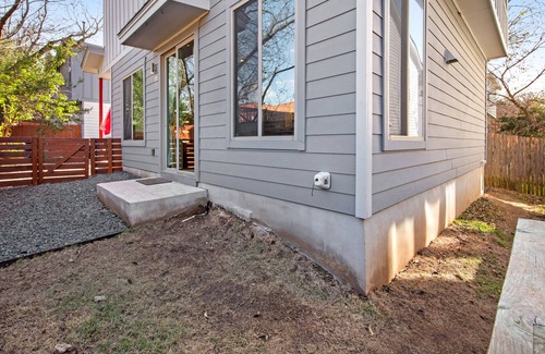 Galindo House | Modern City View House with Fast WiFi, Central AC, Dartboard, & Enclosed Yard