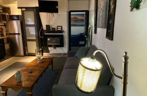 Camden Apartment | Modern Classic Suite with Pool and Spa in Downtown Camden
