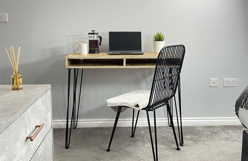 Ashby Woulds House | Modern coach house with free parking & wifi