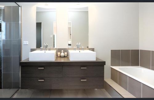 Bushland Beach House | Modern Coastal Home Luxury Stay in Bushland Beach QLD 4818