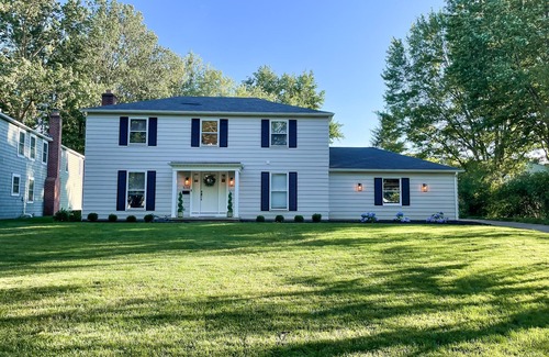 Westlake House | Stylish Coastal Retreat with Spa and Pet-Friendly Amenities