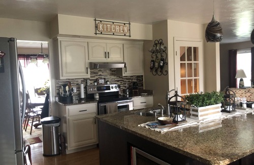 Town of Augusta House | Modern Colonial Retreat on Golf Course with Hot Tub
