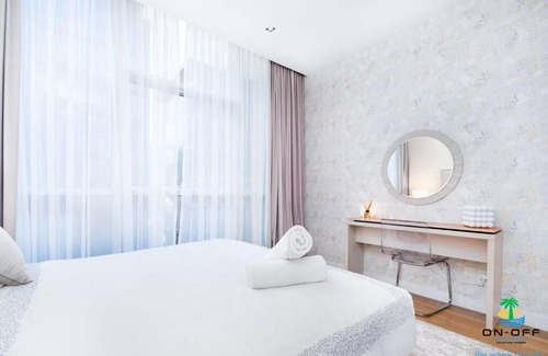 Jumeirah Apartment | Vibrant & Cozy Design with Pool and Breakfast Included
