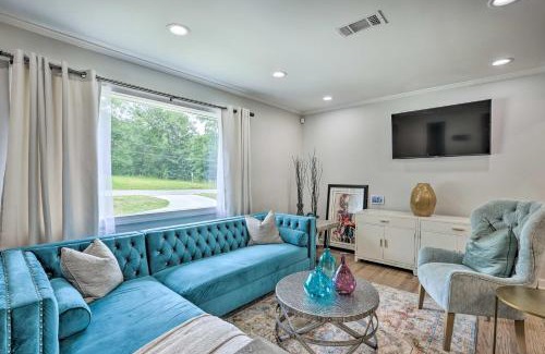 Tuskegee House | Vibrant Home Near Tuskegee University - Ideal for Families