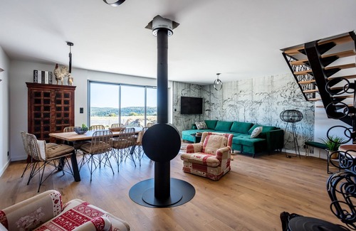 Saint-Chely-d'Aubrac Cottage | Modern Buron Retreat with Spa & Family-Friendly Amenities