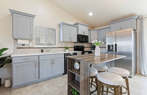 Caldwell House | Perfect Retreat: 3B with Firepit & Covered Patio