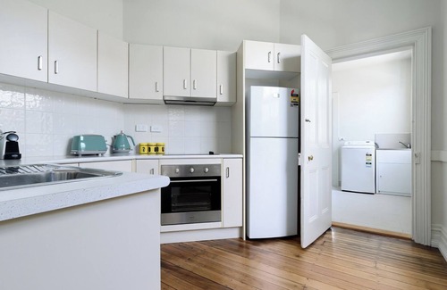 Launceston CBD Apartment | Modern Comfort 2-bedroom hideaway in Balfour