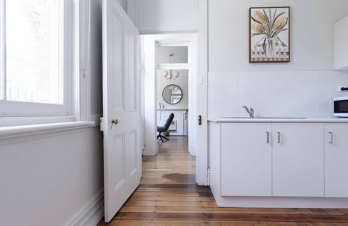 Launceston CBD Apartment | Modern Comfort 2-bedroom hideaway in Balfour