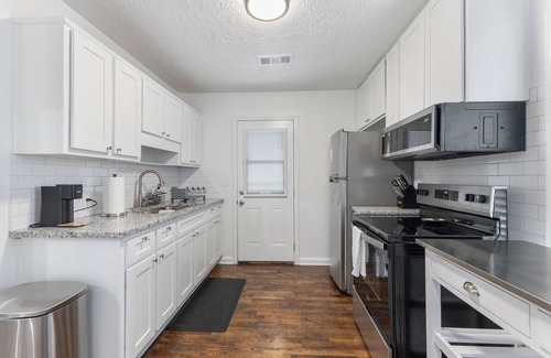 Columbus House | Modern Comfort in a Restored Columbus Gem!
