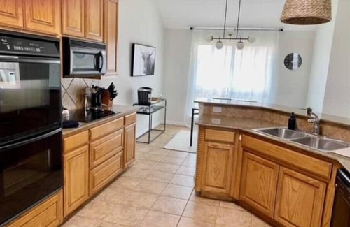 Keller House | Relaxing Retreat in Keller with Hot Tub & Kitchen Amenities