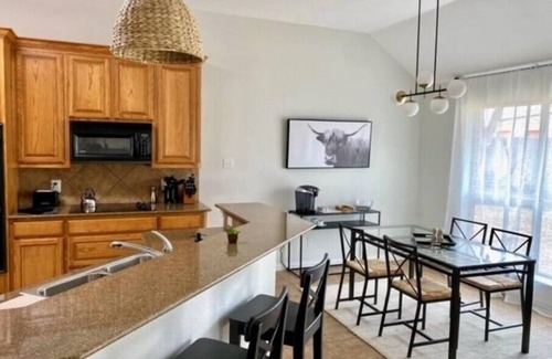 Keller House | Relaxing Retreat in Keller with Hot Tub & Kitchen Amenities