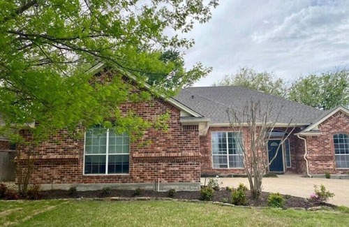 Keller House | Relaxing Retreat in Keller with Hot Tub & Kitchen Amenities
